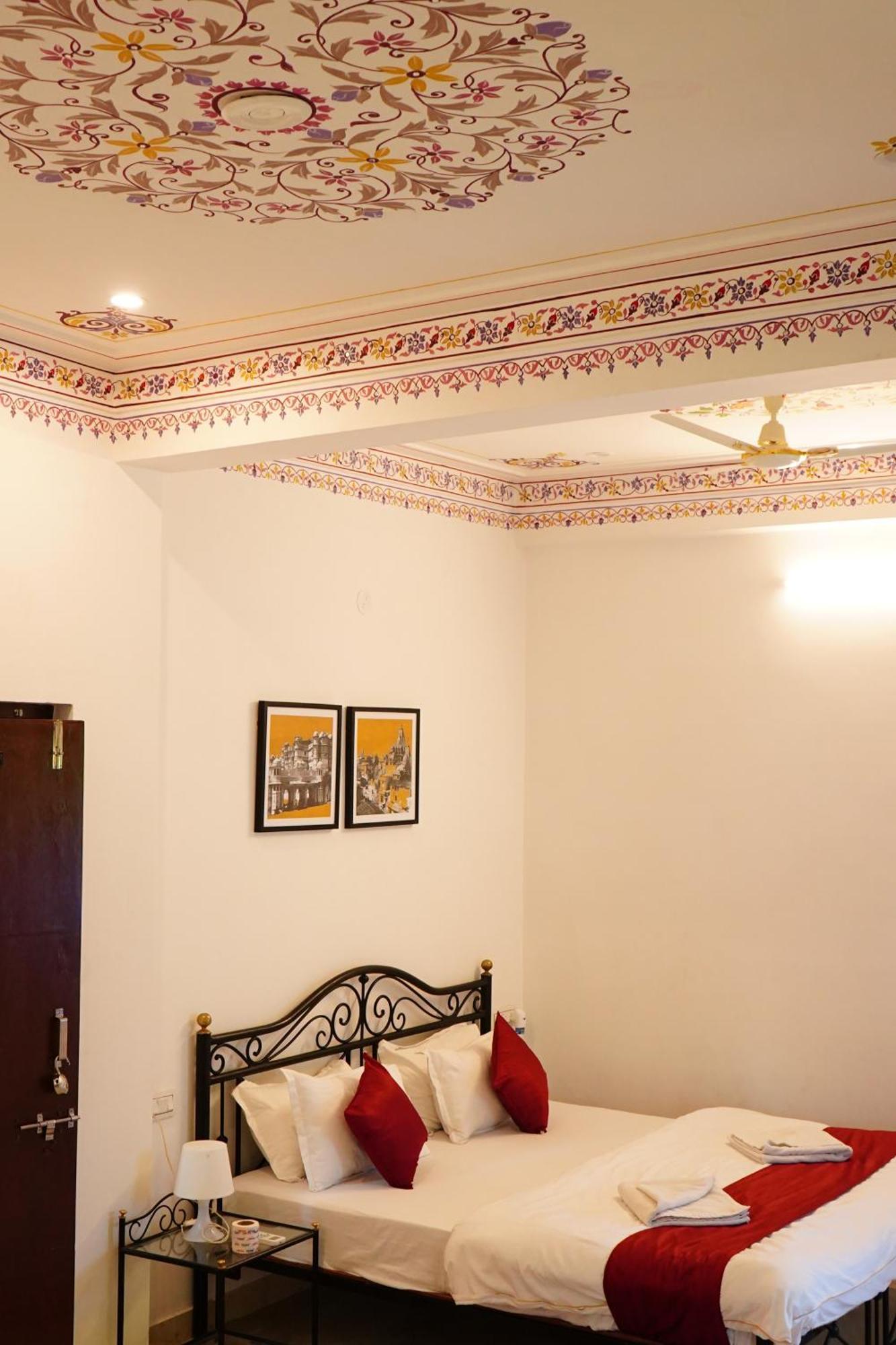 Rising Shemesh Home Stay Udaipur Ngoại thất bức ảnh