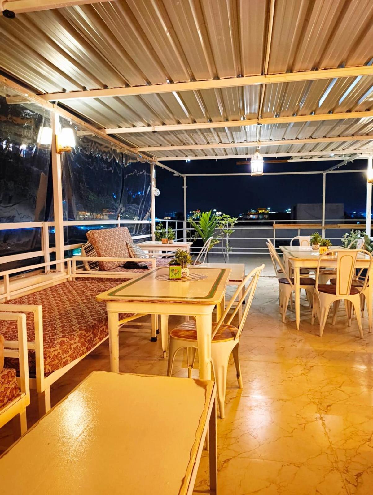 Rising Shemesh Home Stay Udaipur Ngoại thất bức ảnh