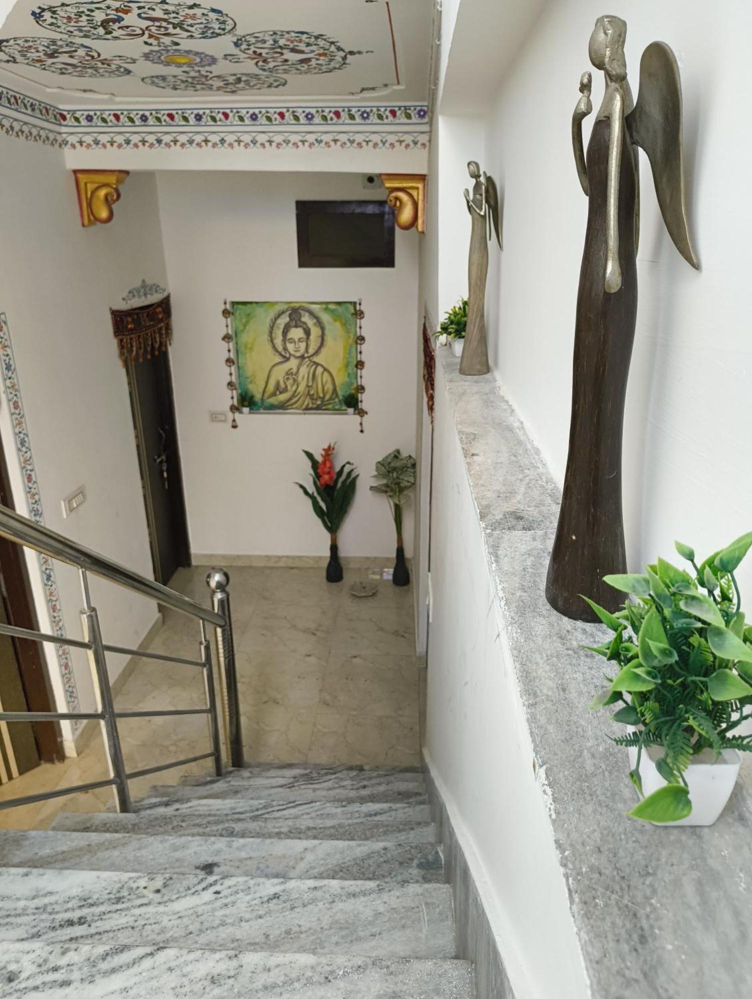 Rising Shemesh Home Stay Udaipur Ngoại thất bức ảnh