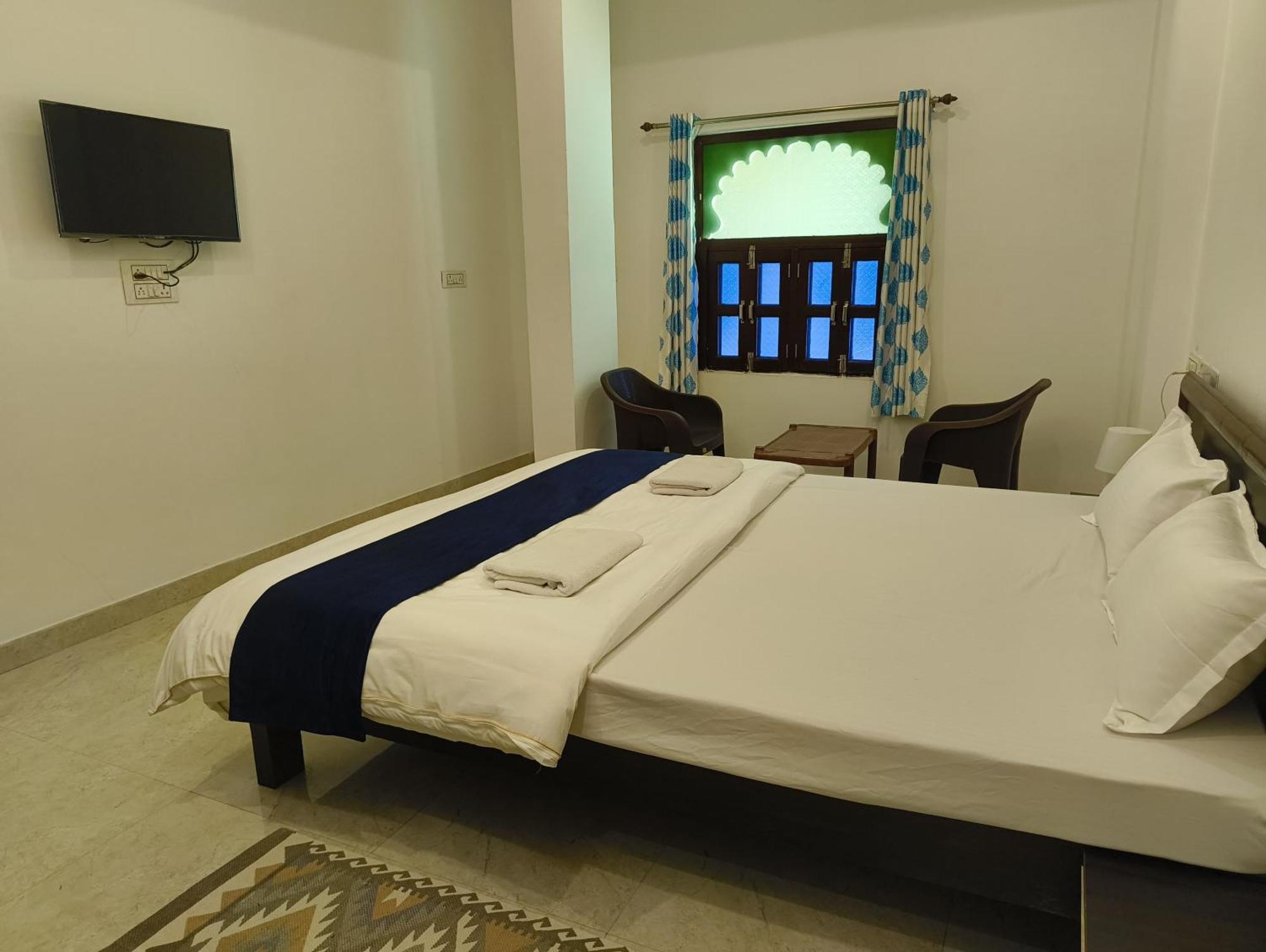 Rising Shemesh Home Stay Udaipur Ngoại thất bức ảnh