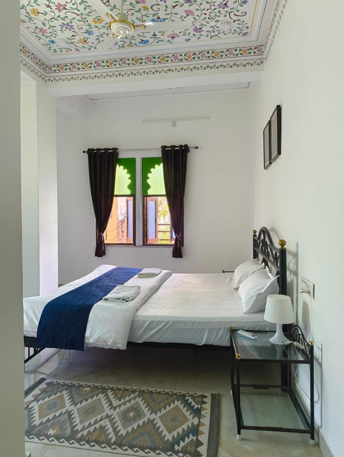 Rising Shemesh Home Stay Udaipur Ngoại thất bức ảnh