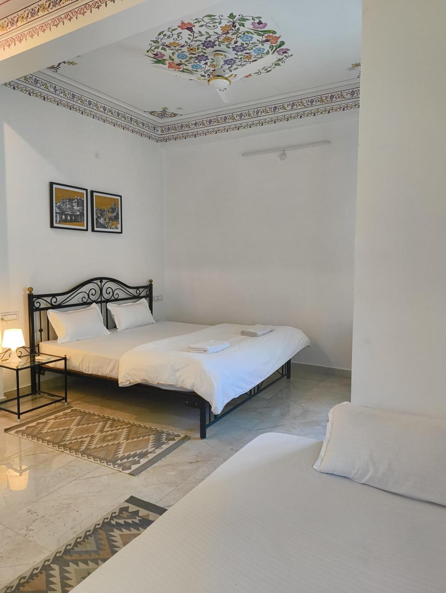 Rising Shemesh Home Stay Udaipur Ngoại thất bức ảnh