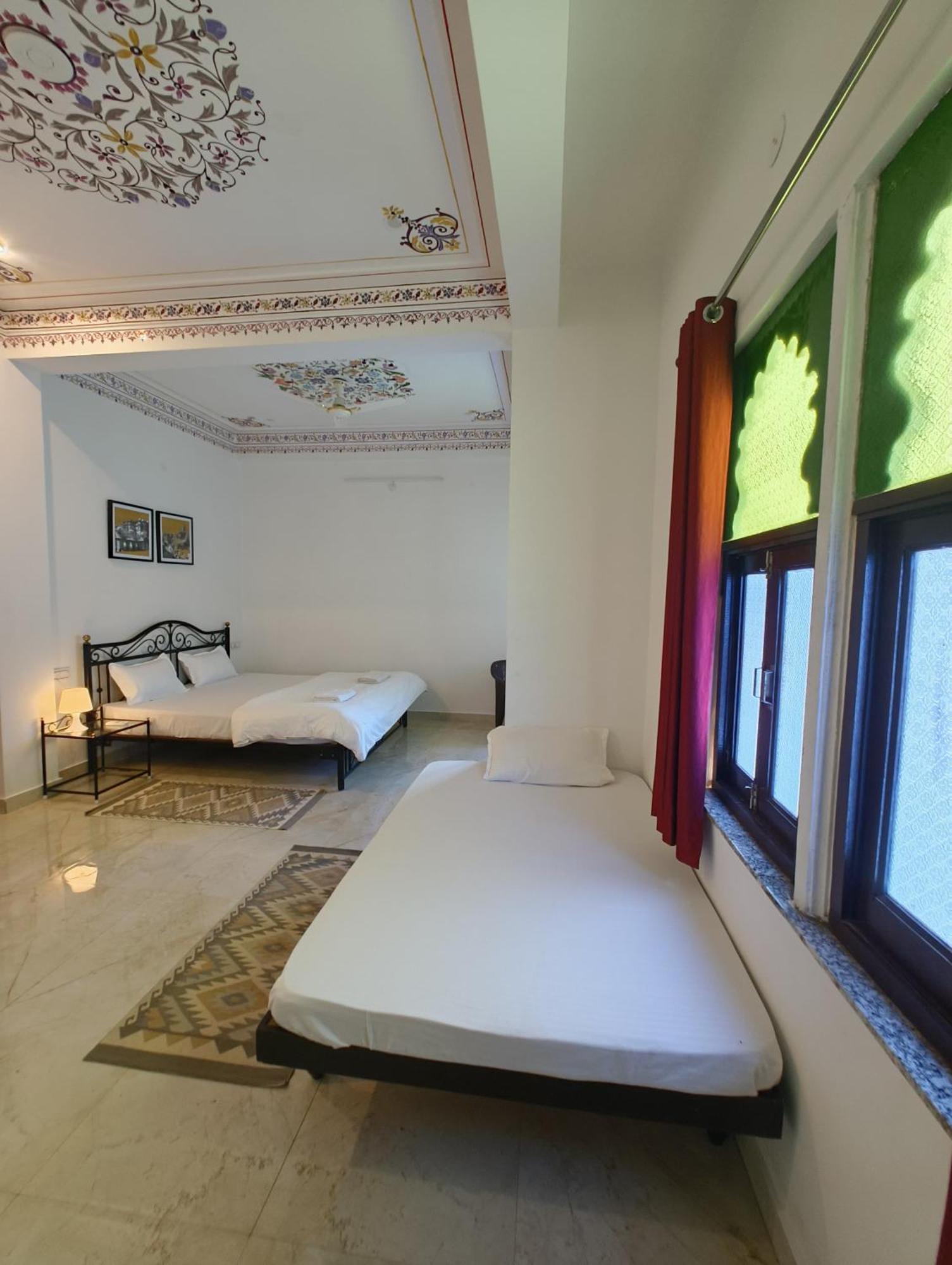 Rising Shemesh Home Stay Udaipur Ngoại thất bức ảnh