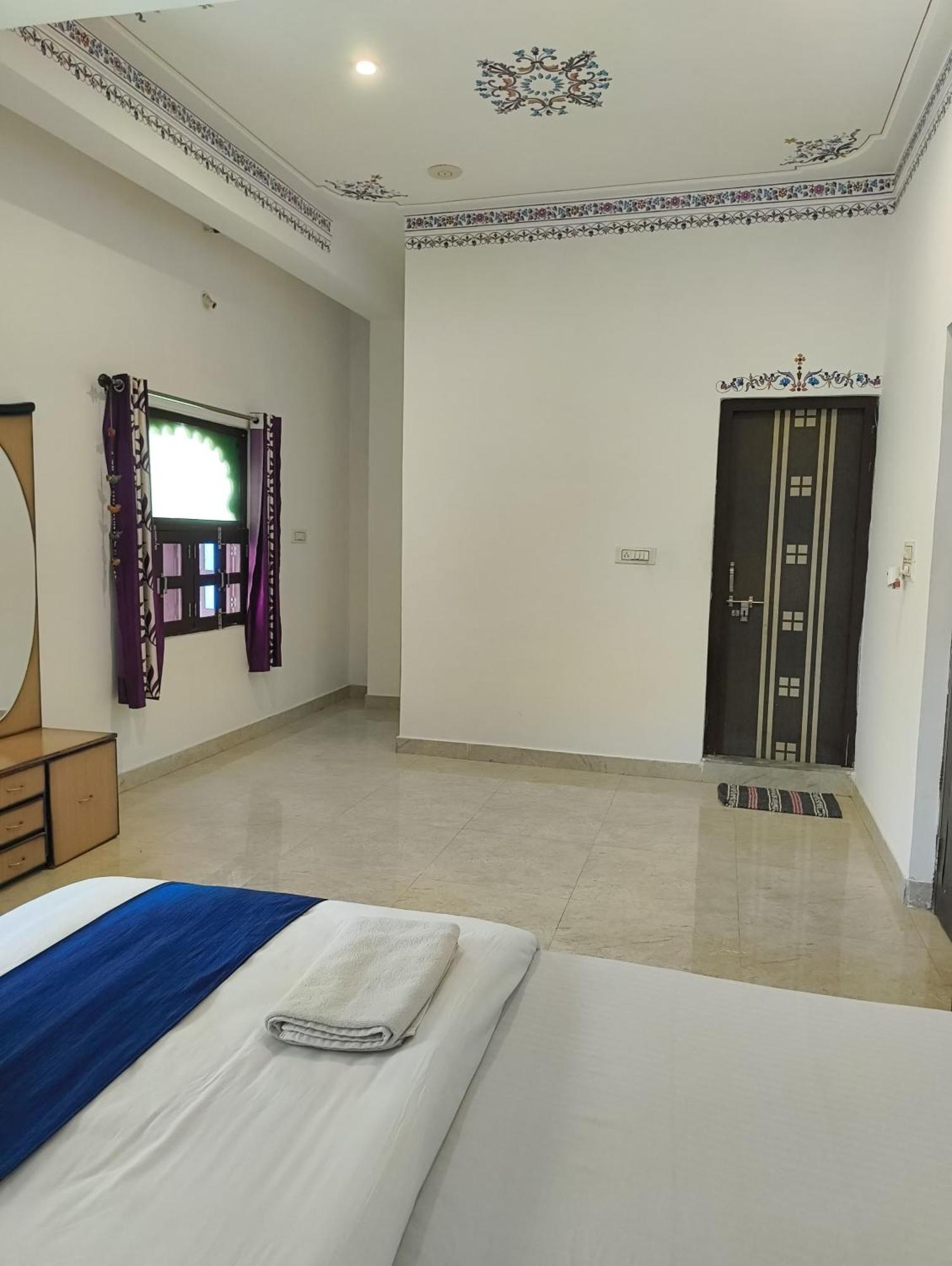 Rising Shemesh Home Stay Udaipur Ngoại thất bức ảnh