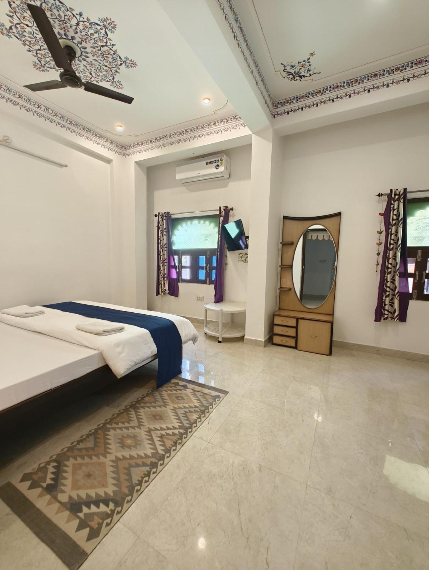 Rising Shemesh Home Stay Udaipur Ngoại thất bức ảnh