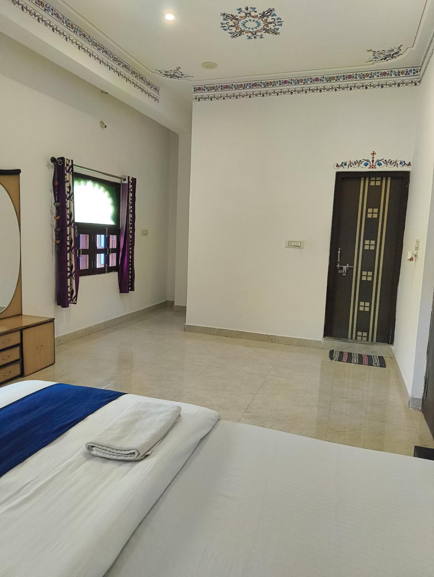 Rising Shemesh Home Stay Udaipur Ngoại thất bức ảnh